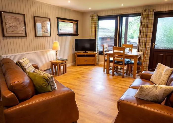 Birch Lodge 18 With Hot Tub