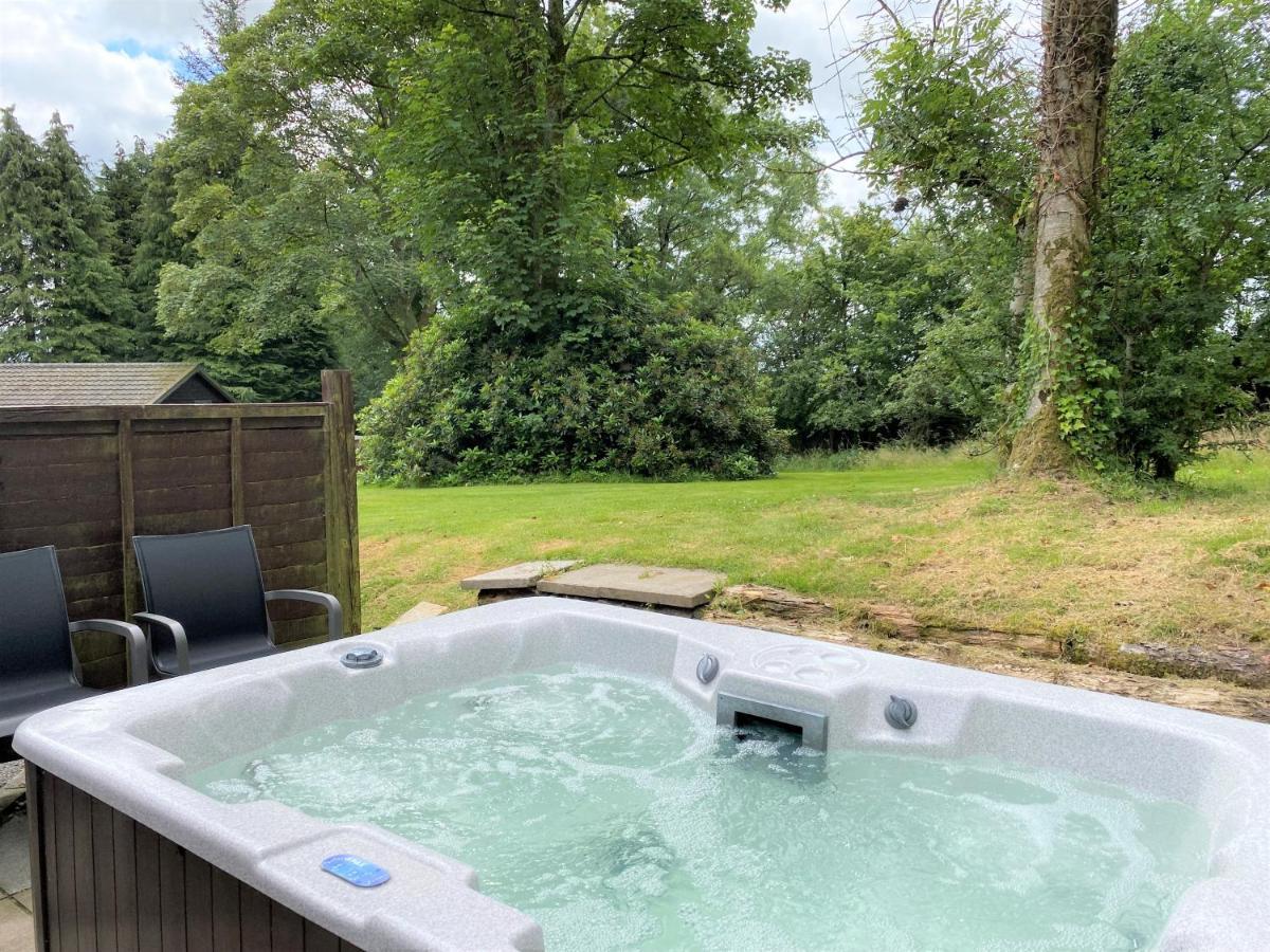 Birch 18 With Hot Tub Newton Stewart